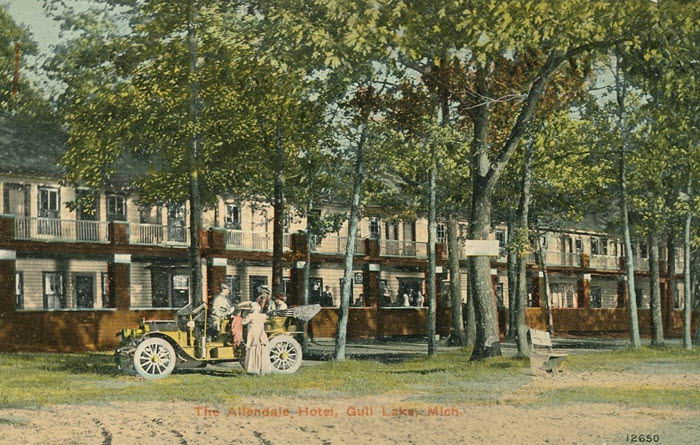 Allendale Hotel - Old Postcard (newer photo)